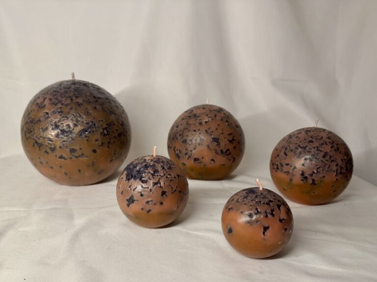 les 5 bougies de la collection Red Moons — cire minérale texturée