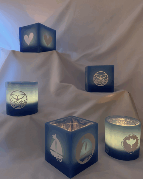 BOOJ_Collection_Photophores_BleuOcean-19 Photophore cubique bleu – cœur blanc