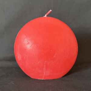Bougie disque 10 cm en cire d’olive rouge — surface lisse et effets cristallisés