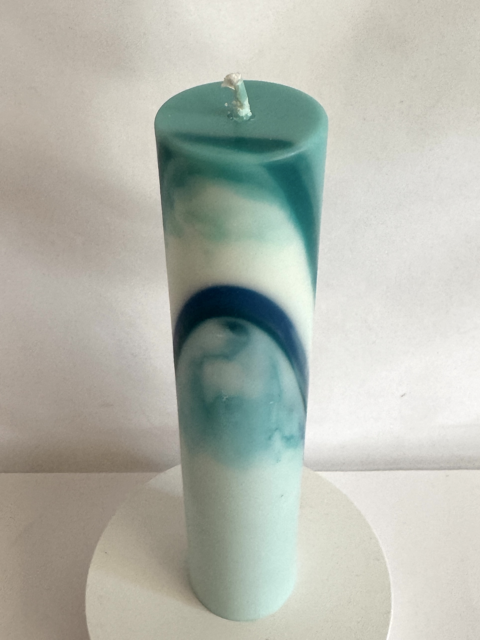 Bougie cylindrique Sbeck turquoise et bleu | cire marbrée moulée à la main