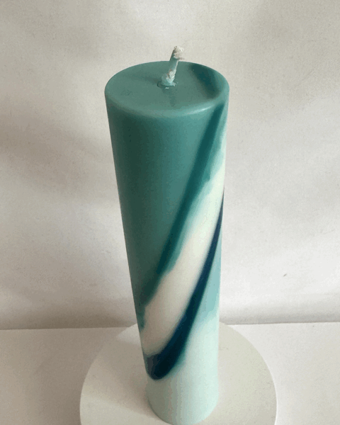 Bougie cylindrique Sbeck turquoise et bleu | cire marbrée moulée à la main