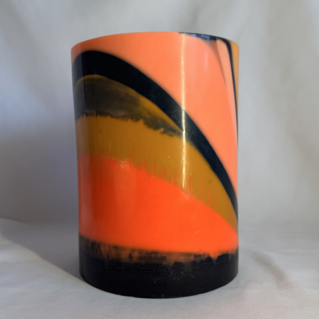 Bougie sculpture cylindrique à 3 mèches – orange, noir, ocre – boo-j