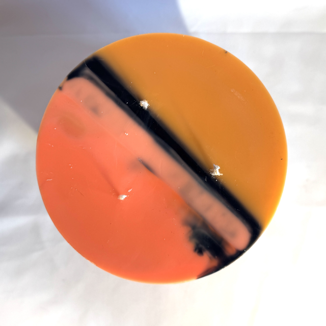 Bougie sculpture cylindrique à 3 mèches – orange, noir, ocre – boo-j