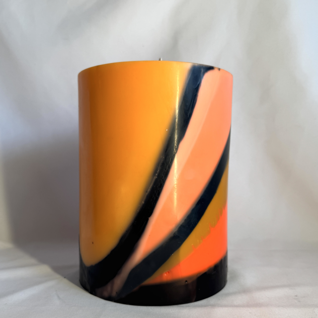 Bougie sculpture cylindrique à 3 mèches – orange, noir, ocre – boo-j