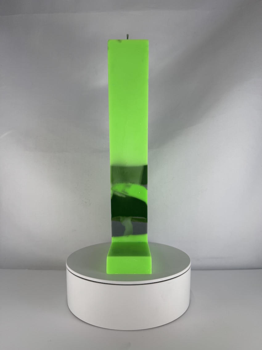 Bougie moulée verte fluo et foncée, modèle 7UP de la collection Chlorophylle