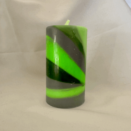 Bougie Cylindre 5×9.5 – Collection Chlorophylle Bougie verte cylindrique compacte, 6.5×9.5 cm, collection Chlorophylle