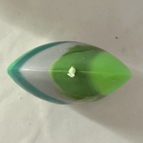 Bougie Disque Petit – Collection Chlorophylle Petite bougie verte en forme de disque, moulée, collection Chlorophylle