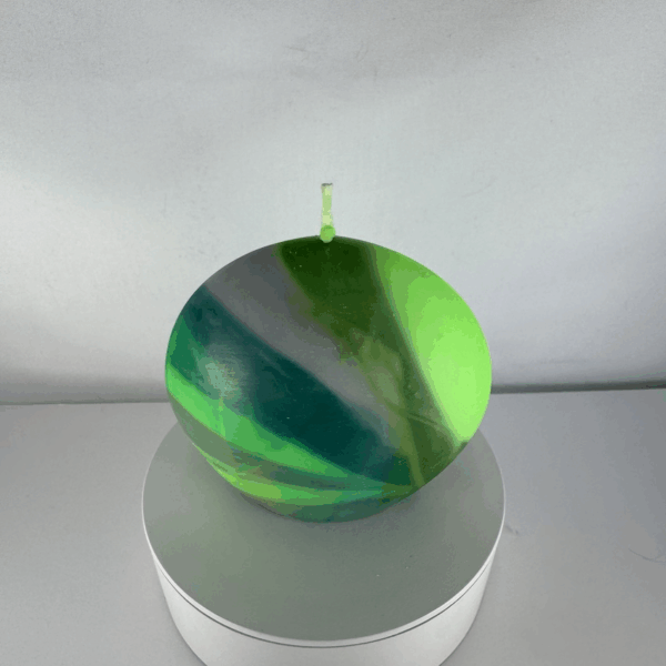 Bougie Disque Petit – Collection Chlorophylle Petite bougie verte en forme de disque, moulée, collection Chlorophylle