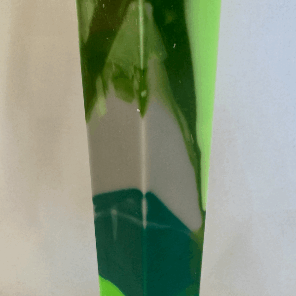 Bougie Pilier 5×22 – Collection Chlorophylle Bougie pilier verte haute, 5×22 cm, design graphique, collection Chlorophylle