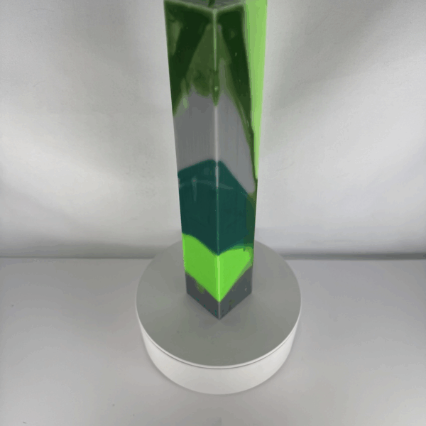 Bougie Pilier 5×22 – Collection Chlorophylle Bougie pilier verte haute, 5×22 cm, design graphique, collection Chlorophylle