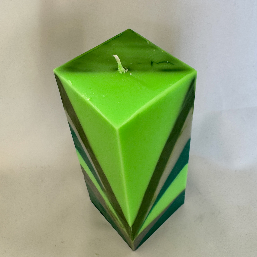 Bougie Pilier 6×16 – Collection Chlorophylle Bougie verte format pilier, 6×16 cm, couleurs chlorophylle vives