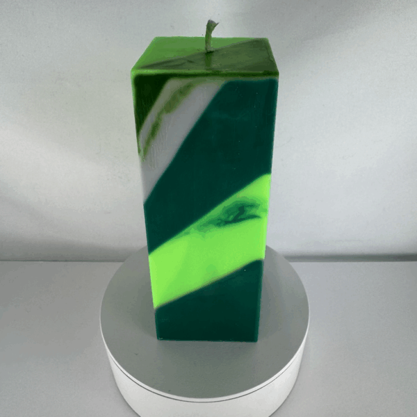 Bougie Pilier 6×16 – Collection Chlorophylle Bougie verte format pilier, 6×16 cm, couleurs chlorophylle vives