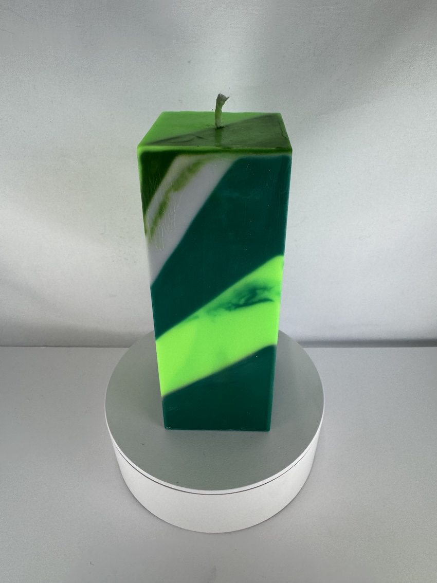 Bougie Pilier 6×16 – Collection Chlorophylle Bougie verte format pilier, 6×16 cm, couleurs chlorophylle vives