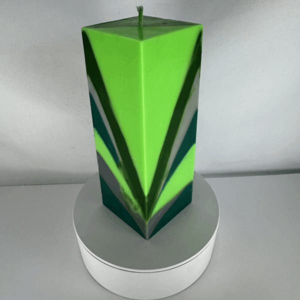 Bougie Pilier 6×16 – Collection Chlorophylle Bougie verte format pilier, 6×16 cm, couleurs chlorophylle vives