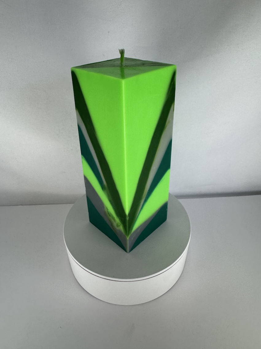 Bougie Pilier 6×16 – Collection Chlorophylle Bougie verte format pilier, 6×16 cm, couleurs chlorophylle vives