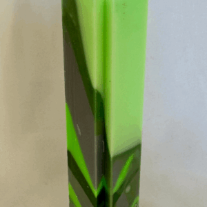 Bougie moulée en croix verte, format 4x16 cm, collection Chlorophyl