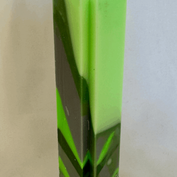 Bougie moulée en croix verte, format 4x16 cm, collection Chlorophyl