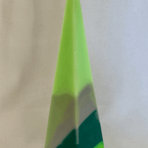 Bougie pyramidale verte à base carrée, modèle, collection Chlorophylle