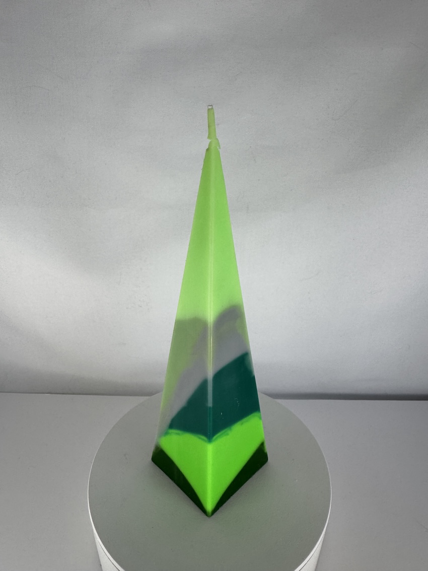 Bougie pyramidale verte à base carrée, modèle, collection Chlorophylle