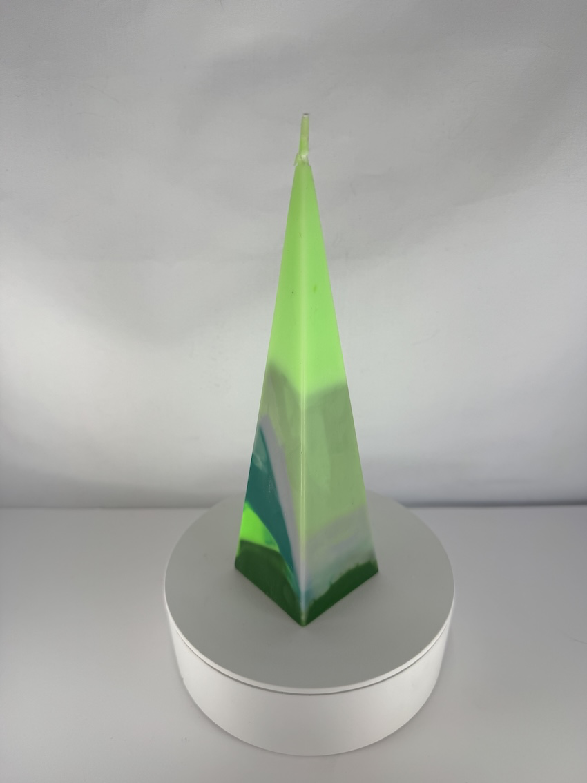 Bougie pyramidale verte à base carrée, modèle, collection Chlorophylle