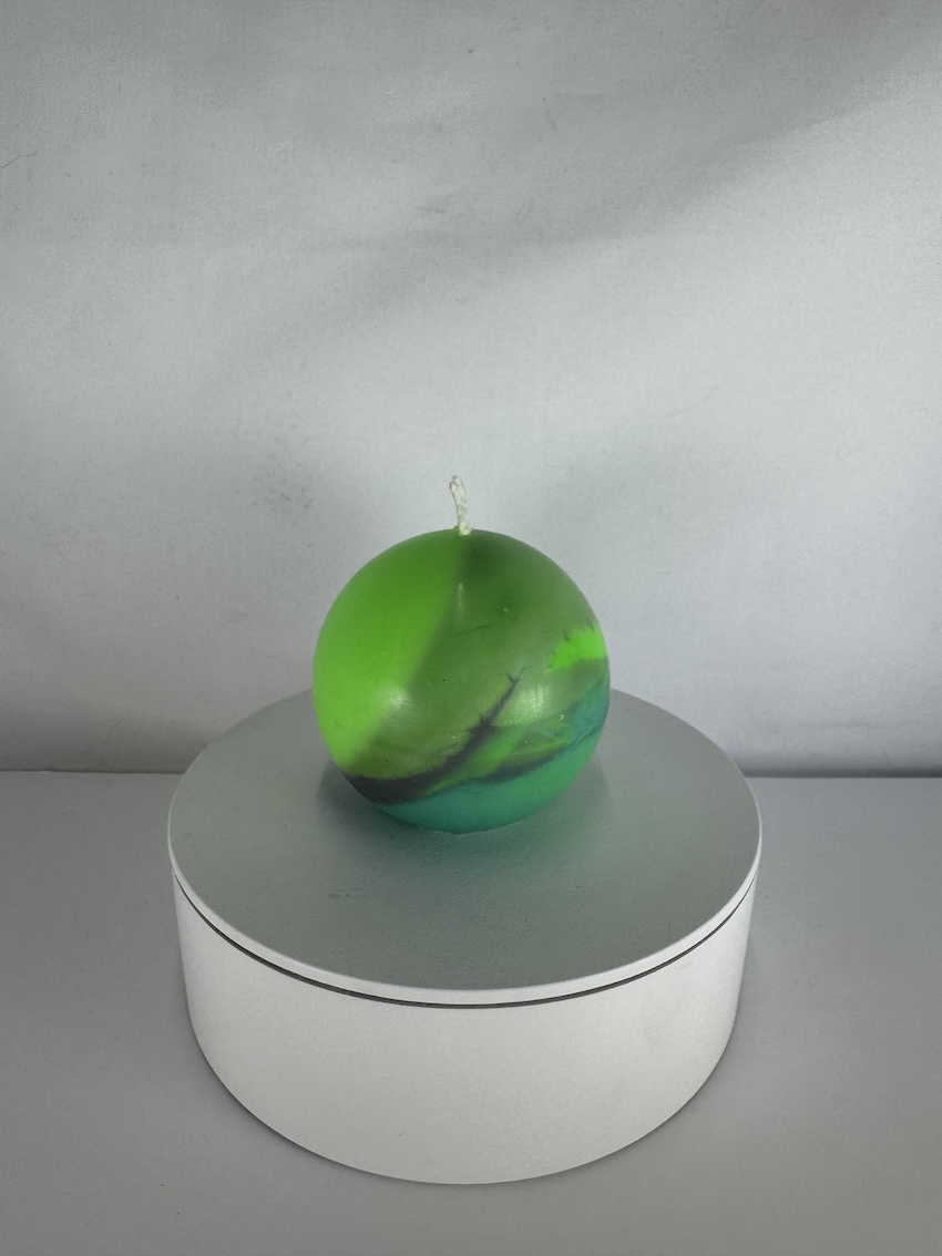 Bougie Sphère 6.5 – Collection Chlorophylle Bougie verte en forme de sphère, 6.5 cm, collection Chlorophylle