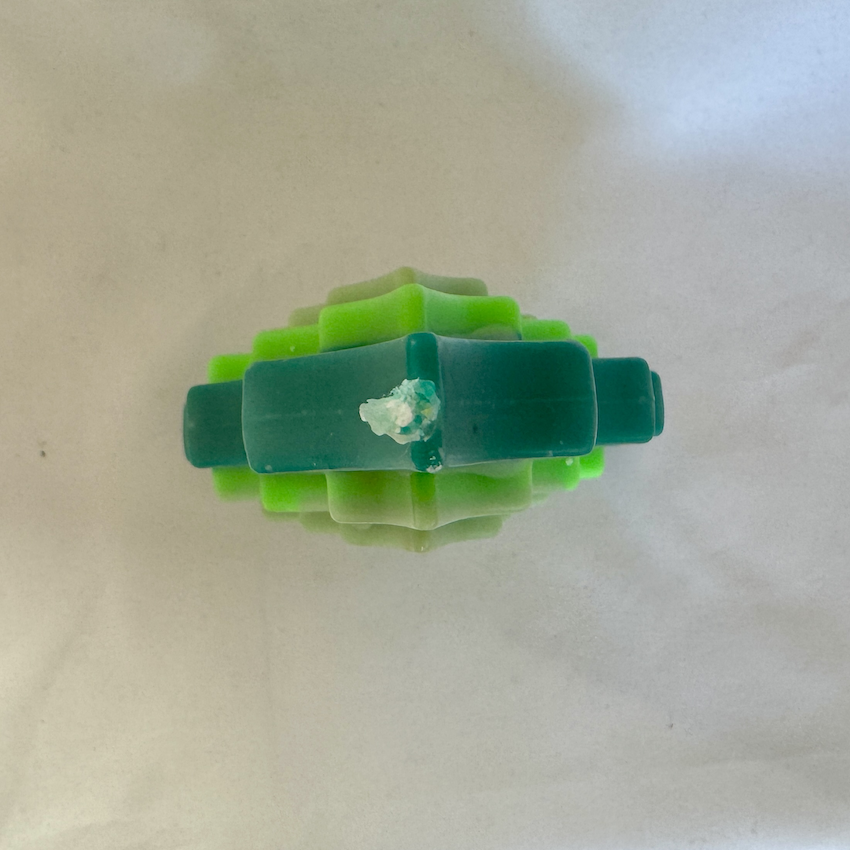 Bougie moulée en sapin stylisé vert, collection Chlorophylle