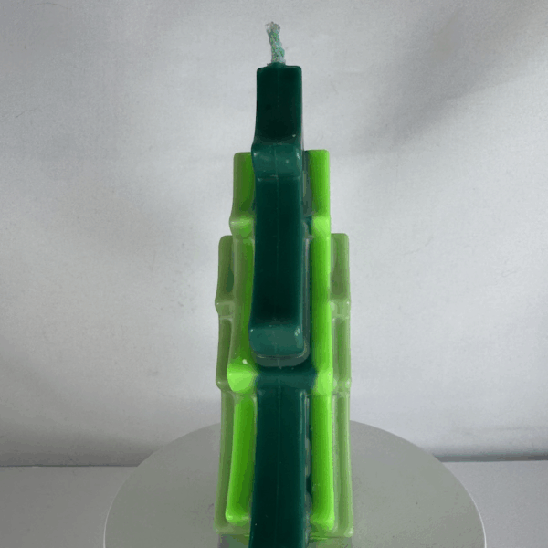 Bougie moulée en sapin stylisé vert, collection Chlorophylle