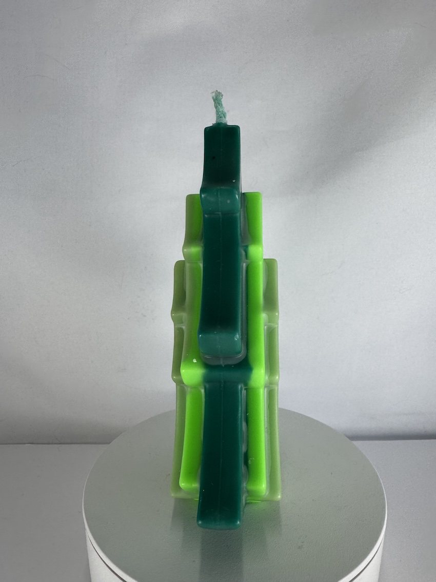 Bougie moulée en sapin stylisé vert, collection Chlorophylle