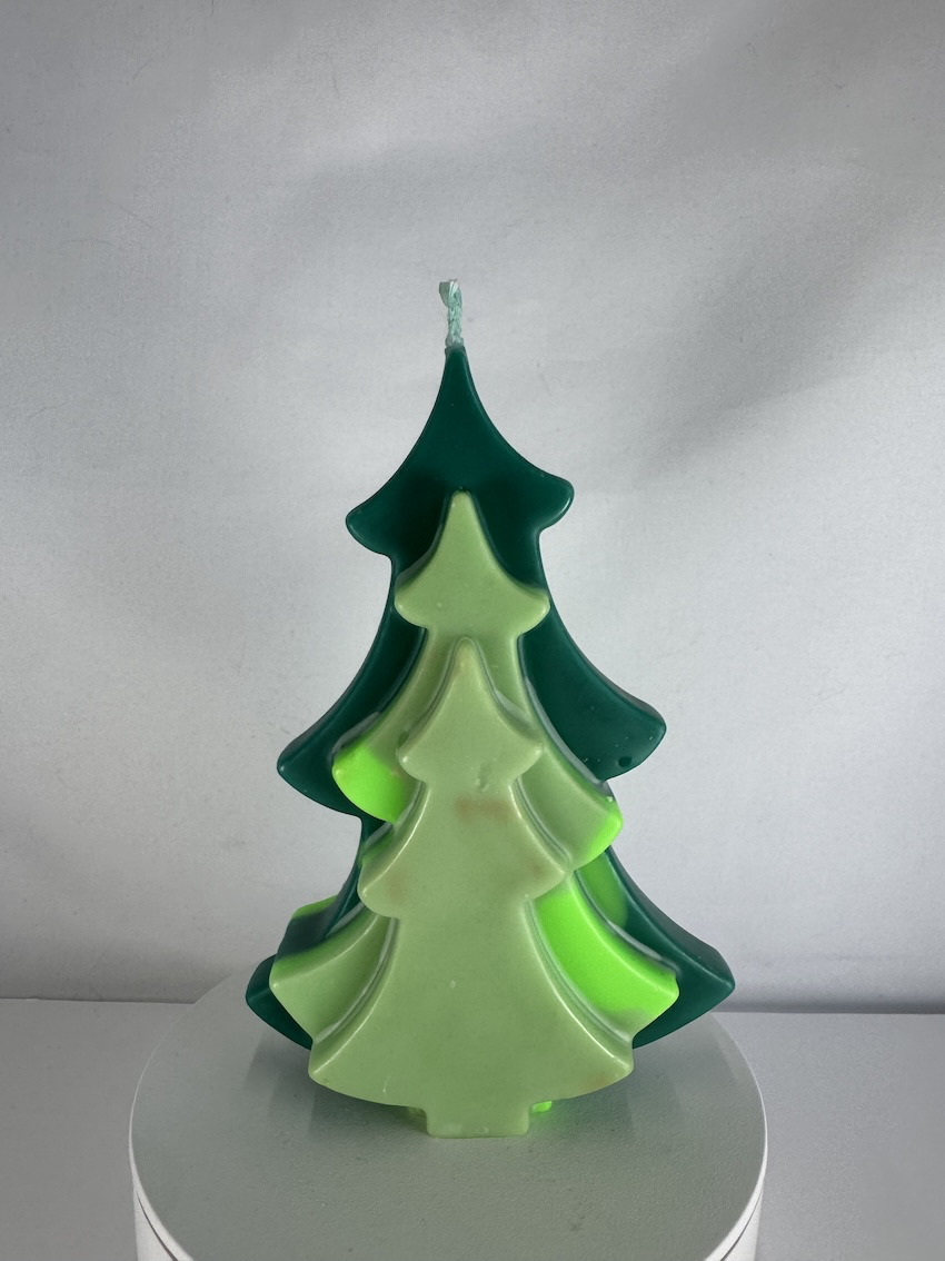 Bougie moulée en sapin stylisé vert, collection Chlorophylle