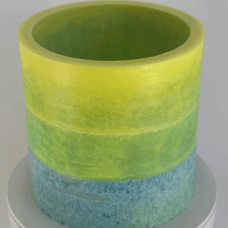 Photophore cylindre Bleu citron – 10 cm Photophore cylindrique en cire jaune, verte et bleue – collection Bleu citron