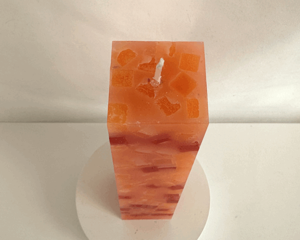 Bougie pilier carré IceCubes 5x22 cm | cire orange, rouge.
