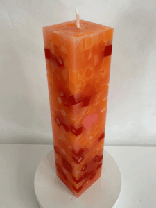 IceCubes | Pilier carré 5x22 cm Bougie pilier carré IceCubes 5x22 cm | cire orange, rouge.