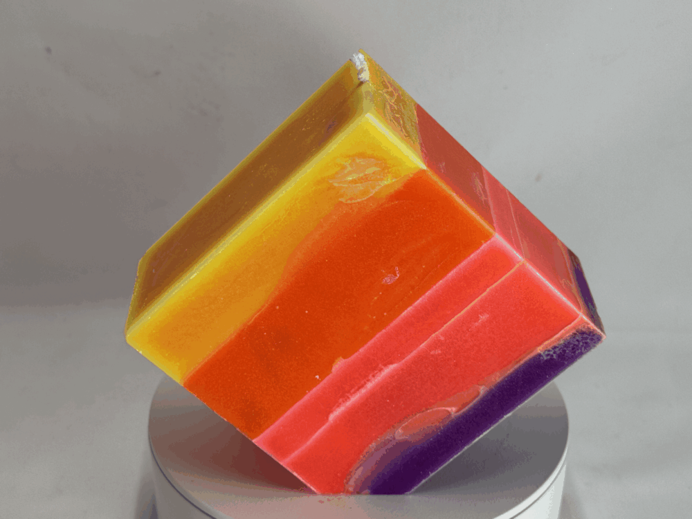 Carré sur pointe L - Bougie colorée orange rose jaune – collection JOY boo-j