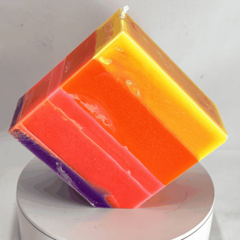 Carré sur pointe L - Bougie colorée orange rose jaune – collection JOY boo-j