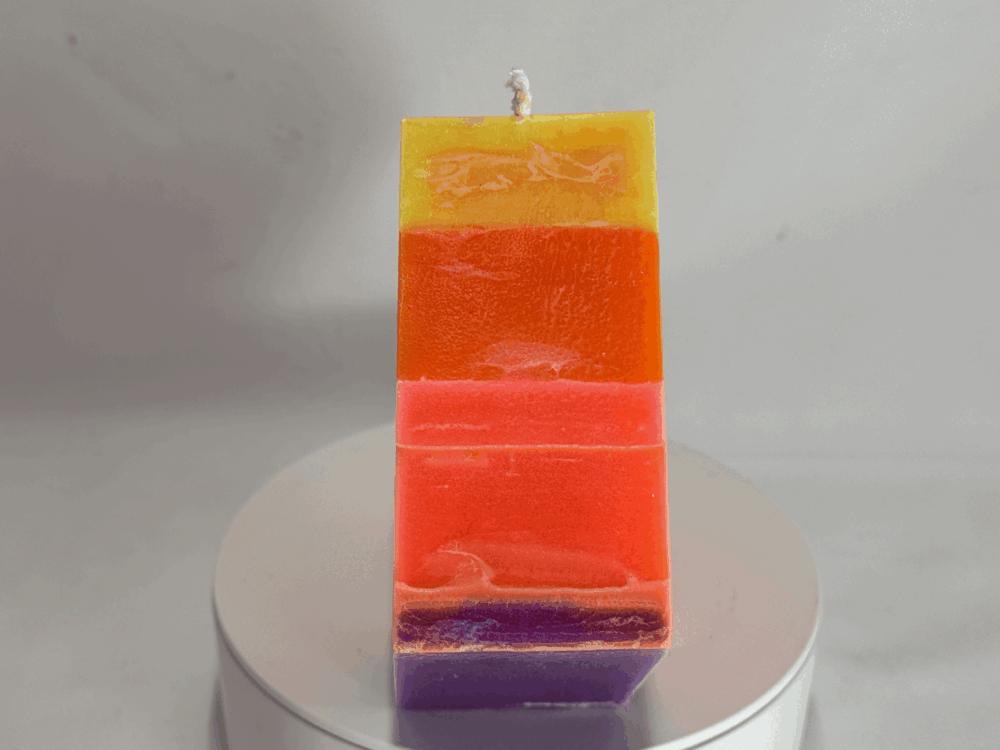 Carré sur pointe L - Bougie colorée orange rose jaune – collection JOY boo-j
