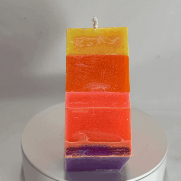 Carré sur pointe L - Bougie colorée orange rose jaune – collection JOY boo-j