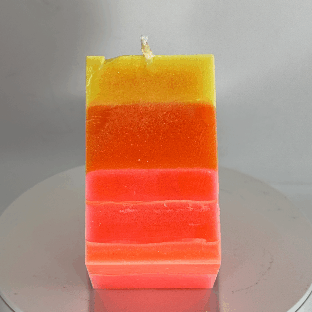 Carré sur pointe M - Bougie colorée orange rose jaune – collection JOY boo-j