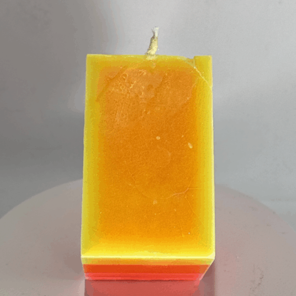 Carré sur pointe M - Bougie colorée orange rose jaune – collection JOY boo-j