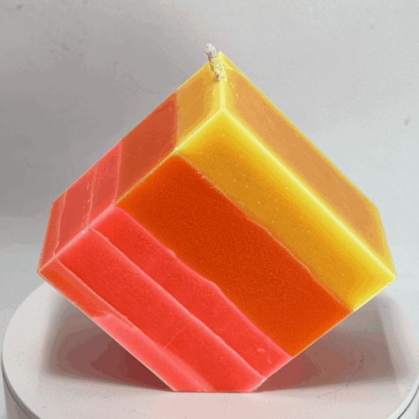 Carré sur pointe M - Bougie colorée orange rose jaune – collection JOY boo-j