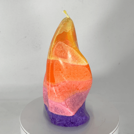 Flamme 13,5 cm | Collection JOY – Bougie colorée en cire végétale Bougie Flamme de 13,5 cm – Collection JOY – dégradé orange, rose et jaune en cire végétale