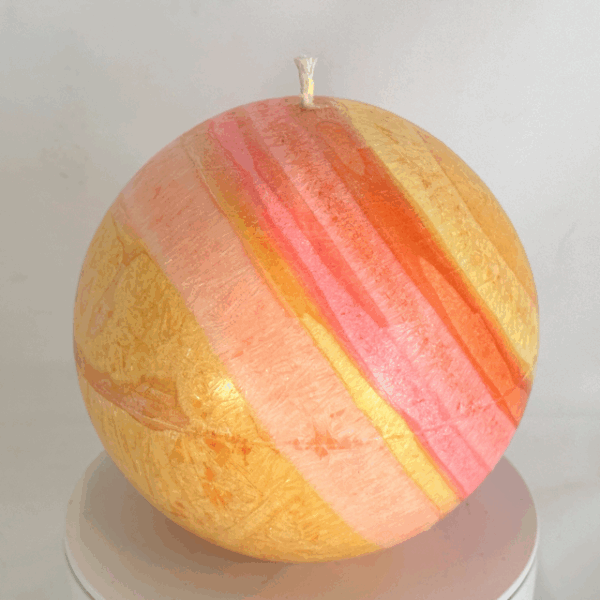 Sphère 12 cm | Collection JOY – Bougie artisanale colorée Bougie sphérique colorée de 12 cm – Collection JOY – cire végétale, effet cristallisé
