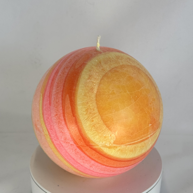 Sphère 12 cm | Collection JOY – Bougie artisanale colorée Bougie sphérique colorée de 12 cm – Collection JOY – cire végétale, effet cristallisé