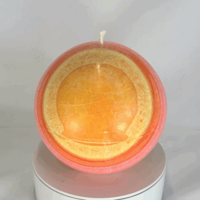 Sphère 12 cm | Collection JOY – Bougie artisanale colorée Bougie sphérique colorée de 12 cm – Collection JOY – cire végétale, effet cristallisé