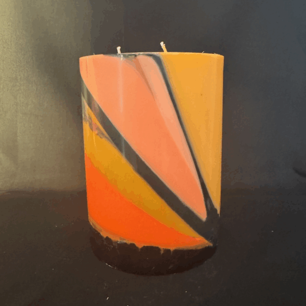 Bougie sculpture cylindrique à 3 mèches – orange, noir, ocre – boo-j