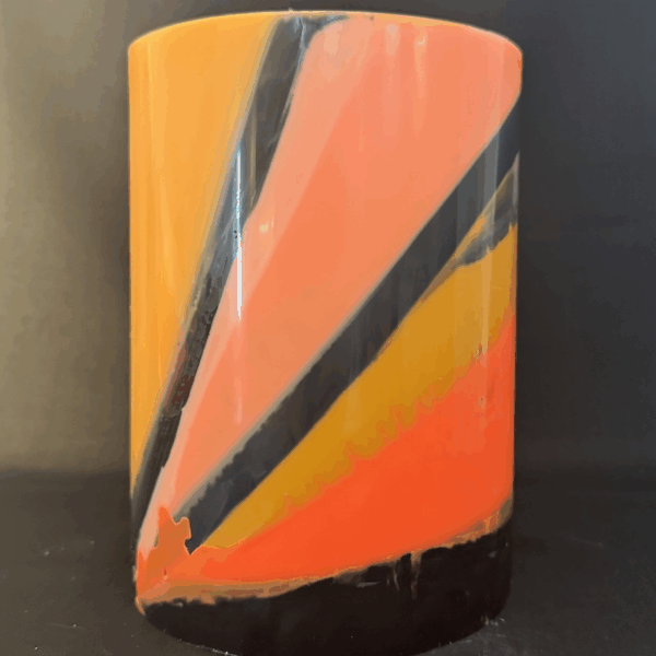 Bougie sculpture cylindrique à 3 mèches – orange, noir, ocre – boo-j