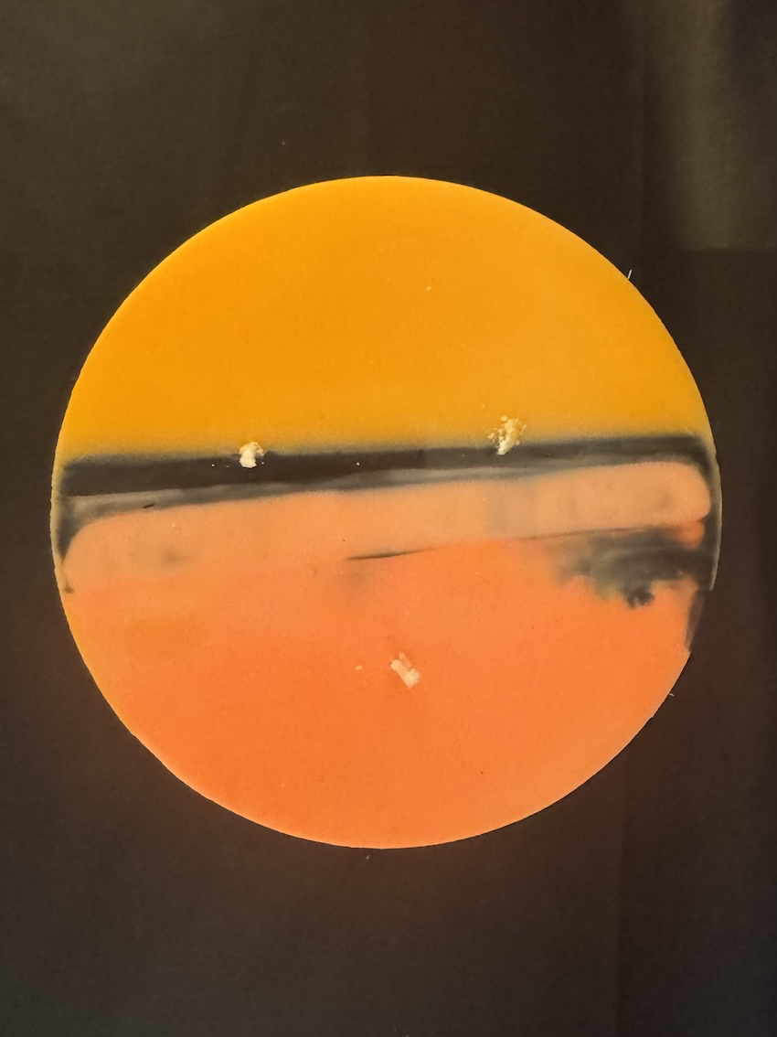 Bougie sculpture cylindrique à 3 mèches – orange, noir, ocre – boo-j