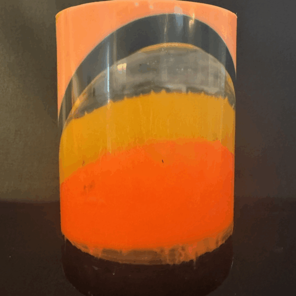 Bougie sculpture cylindrique à 3 mèches – orange, noir, ocre – boo-j