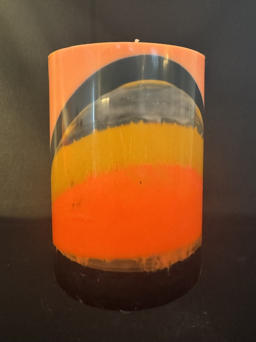 Bougie sculpture cylindrique à 3 mèches – orange, noir, ocre – boo-j