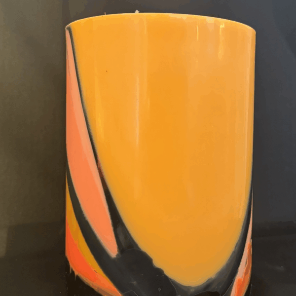 Bougie sculpture cylindrique à 3 mèches – orange, noir, ocre – boo-j