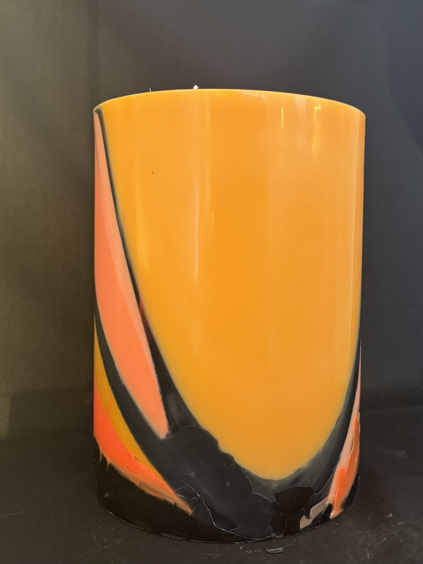 Bougie sculpture cylindrique à 3 mèches – orange, noir, ocre – boo-j